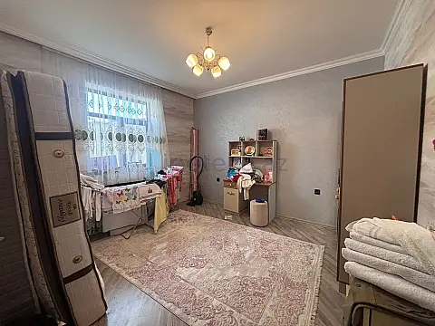 Satılır 4 otaqlı mənzil 160 m²