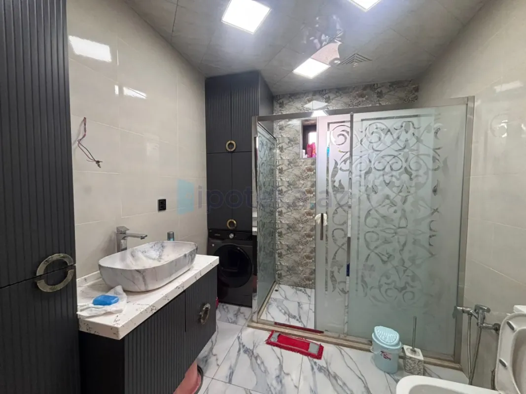 Satılır 4 otaqlı mənzil 160 m²