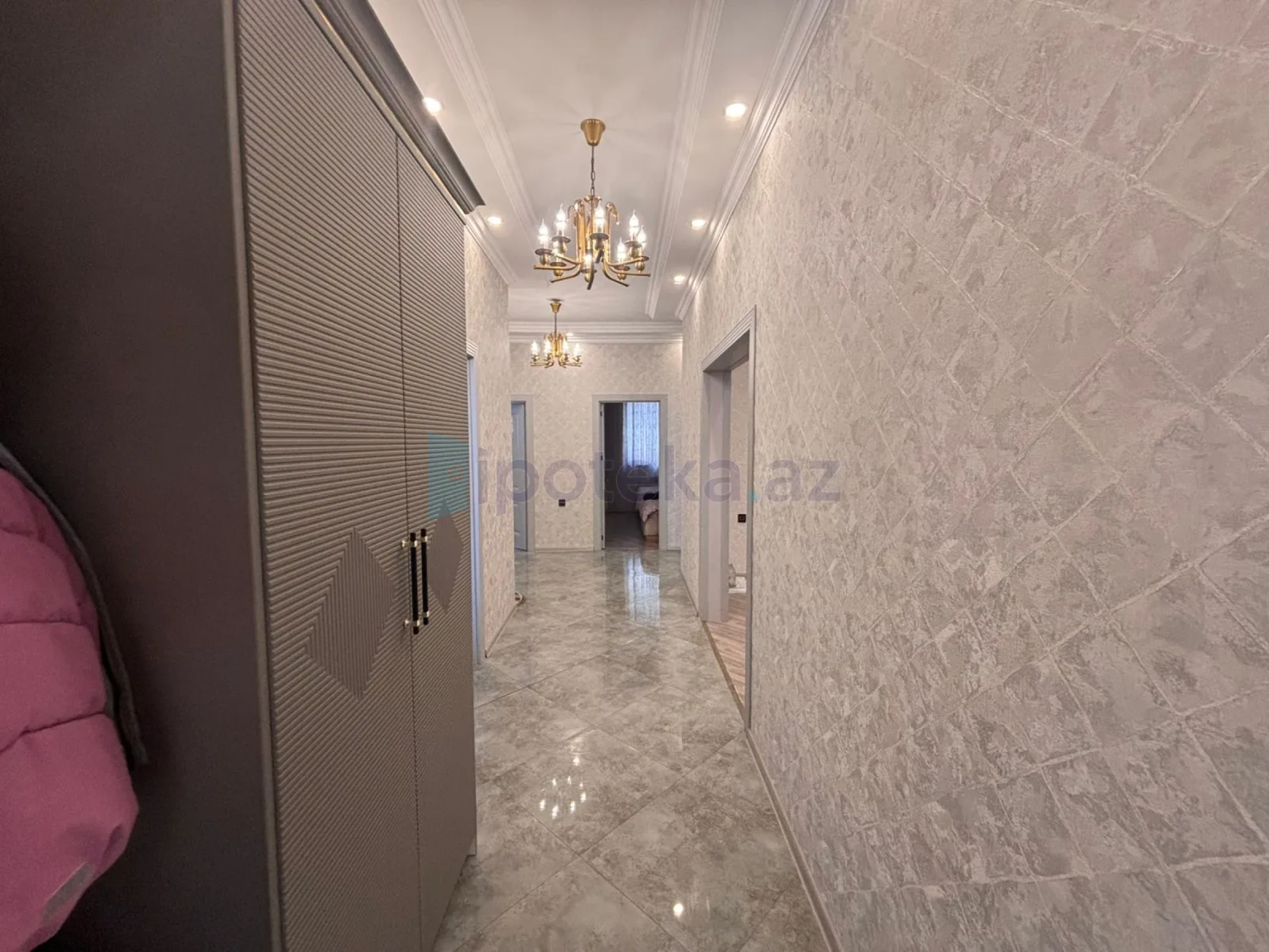Satılır 4 otaqlı mənzil 160 m²