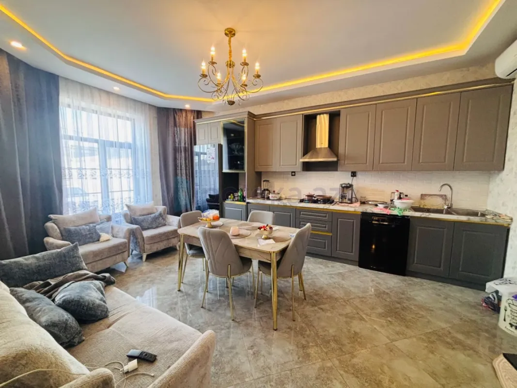Satılır 4 otaqlı mənzil 160 m²