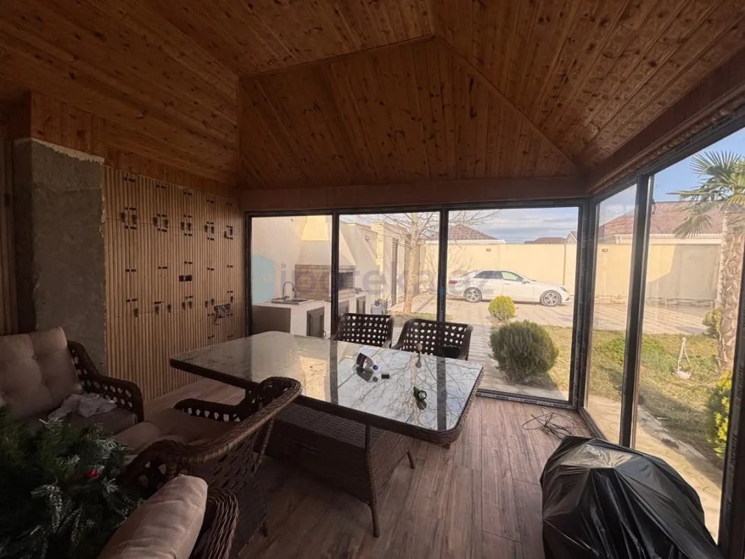 Satılır 4 otaqlı mənzil 160 m²