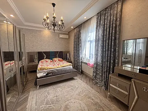 Satılır 4 otaqlı mənzil 160 m²