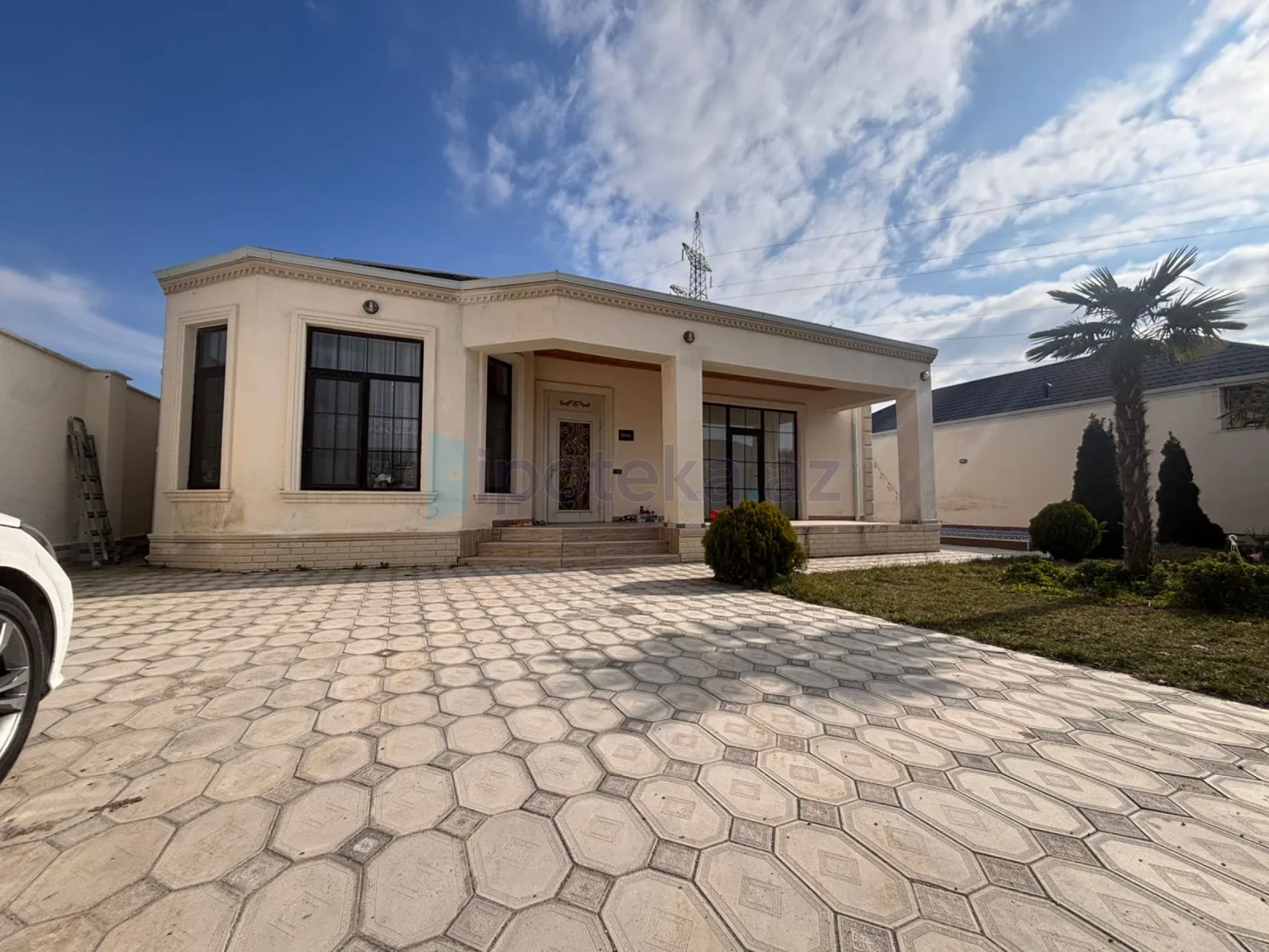 Satılır 4 otaqlı mənzil 160 m²