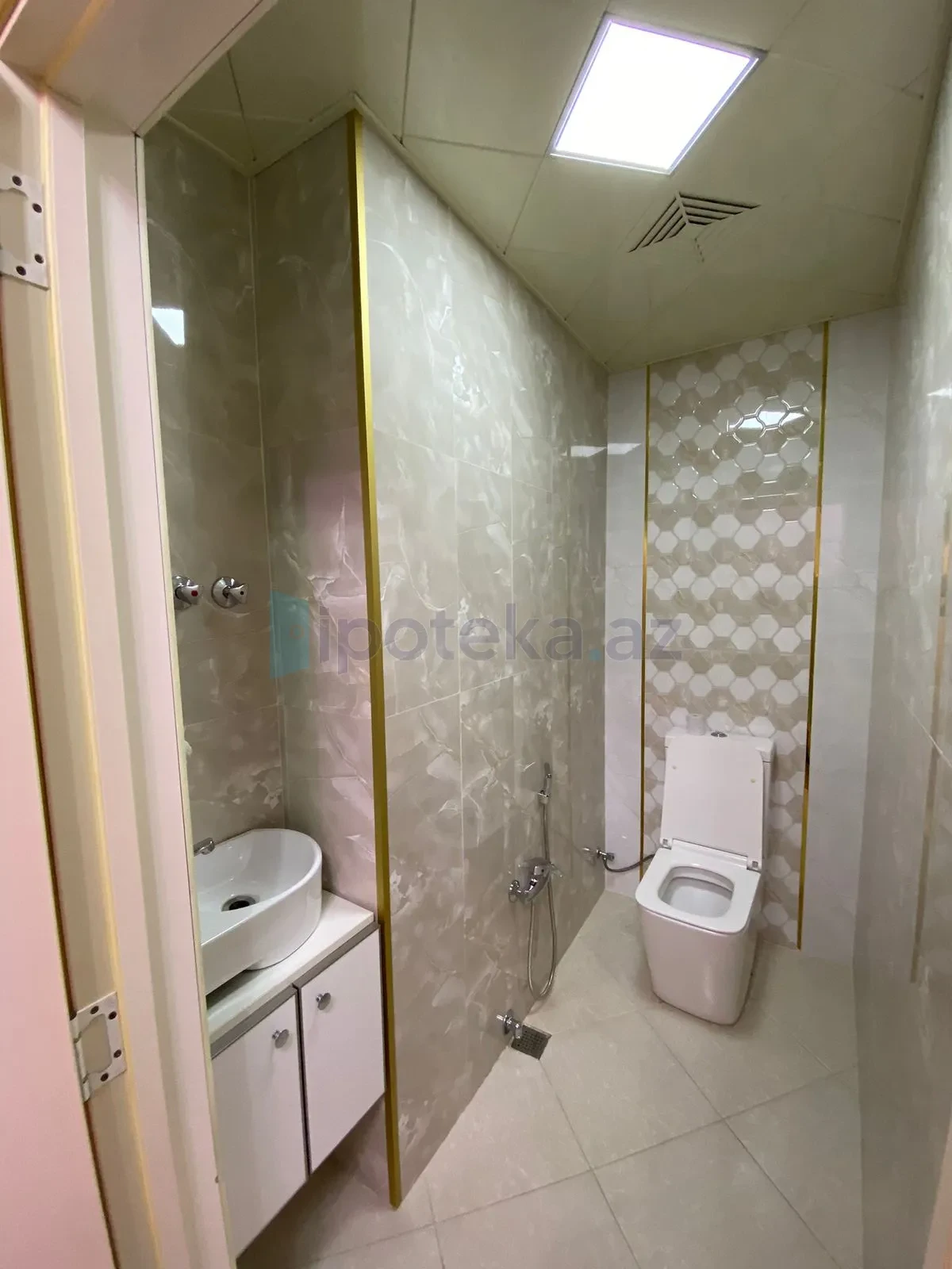 Satılır 2 otaqlı yeni tikili 72 m²