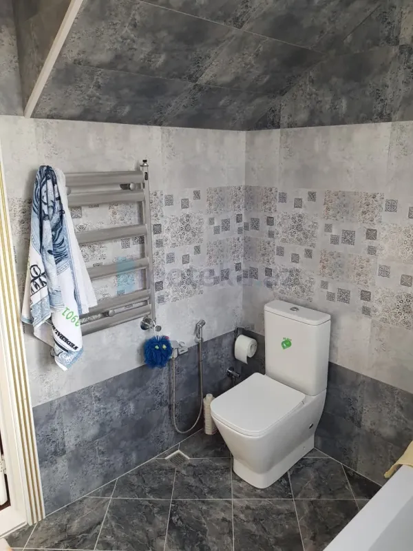 Satılır 6 otaqlı həyət evi 164 m²