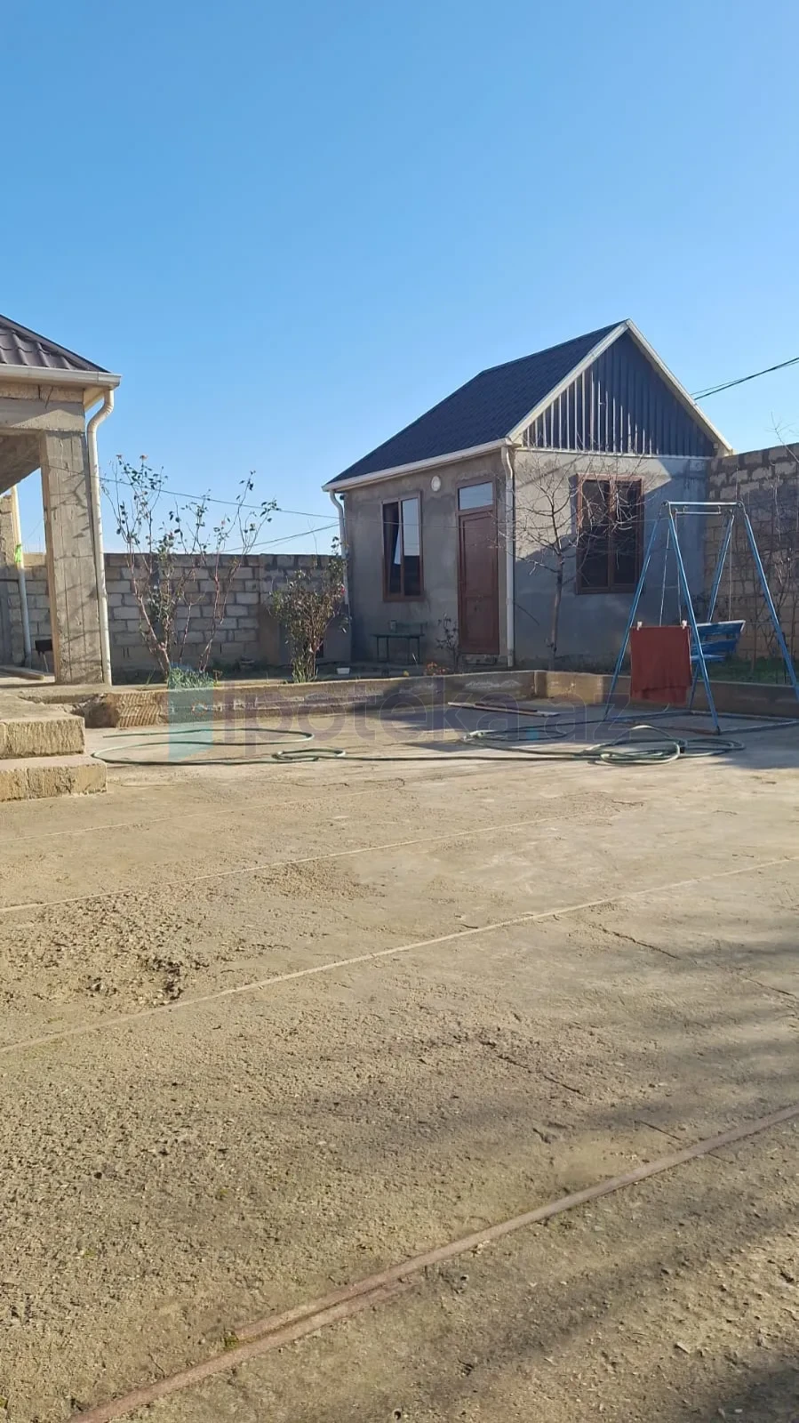 Satılır 7 otaqlı həyət evi 240 m²