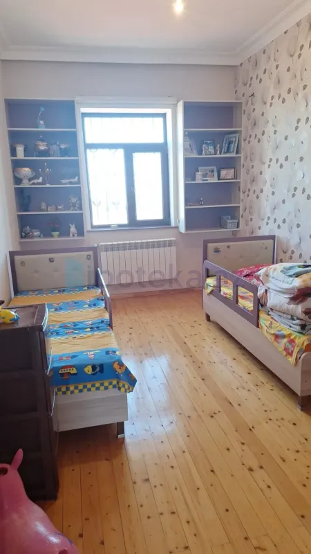 Satılır 7 otaqlı həyət evi 240 m²