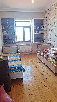Satılır 7 otaqlı həyət evi 240 m²