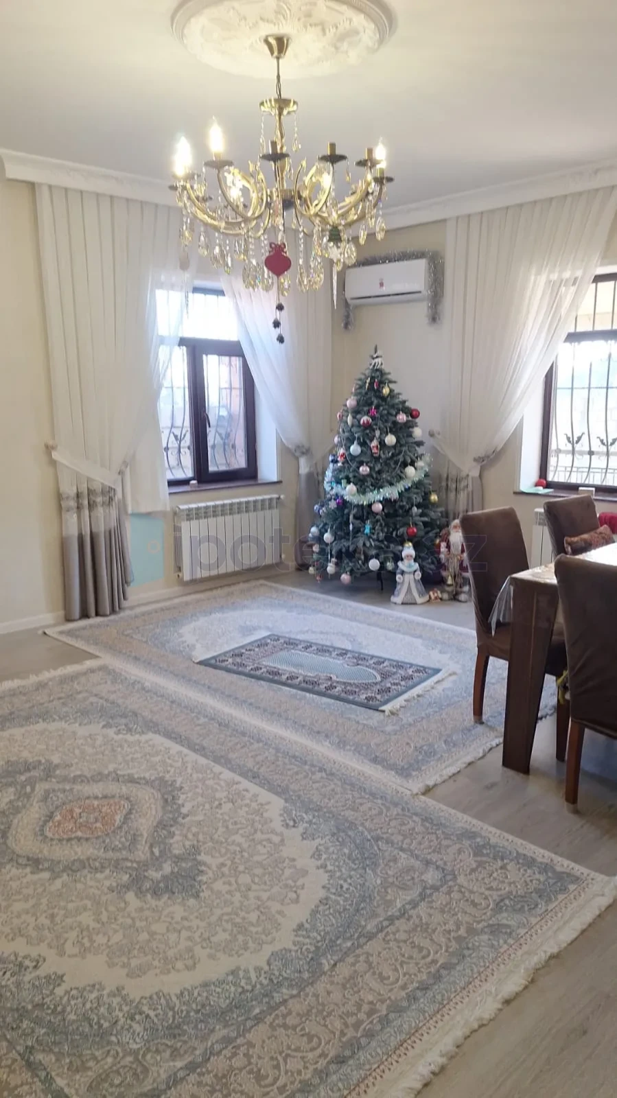 Satılır 7 otaqlı həyət evi 240 m²