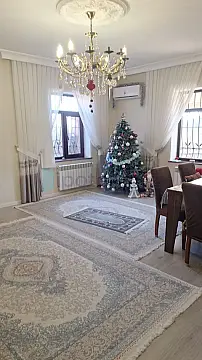 Satılır 7 otaqlı həyət evi 240 m²