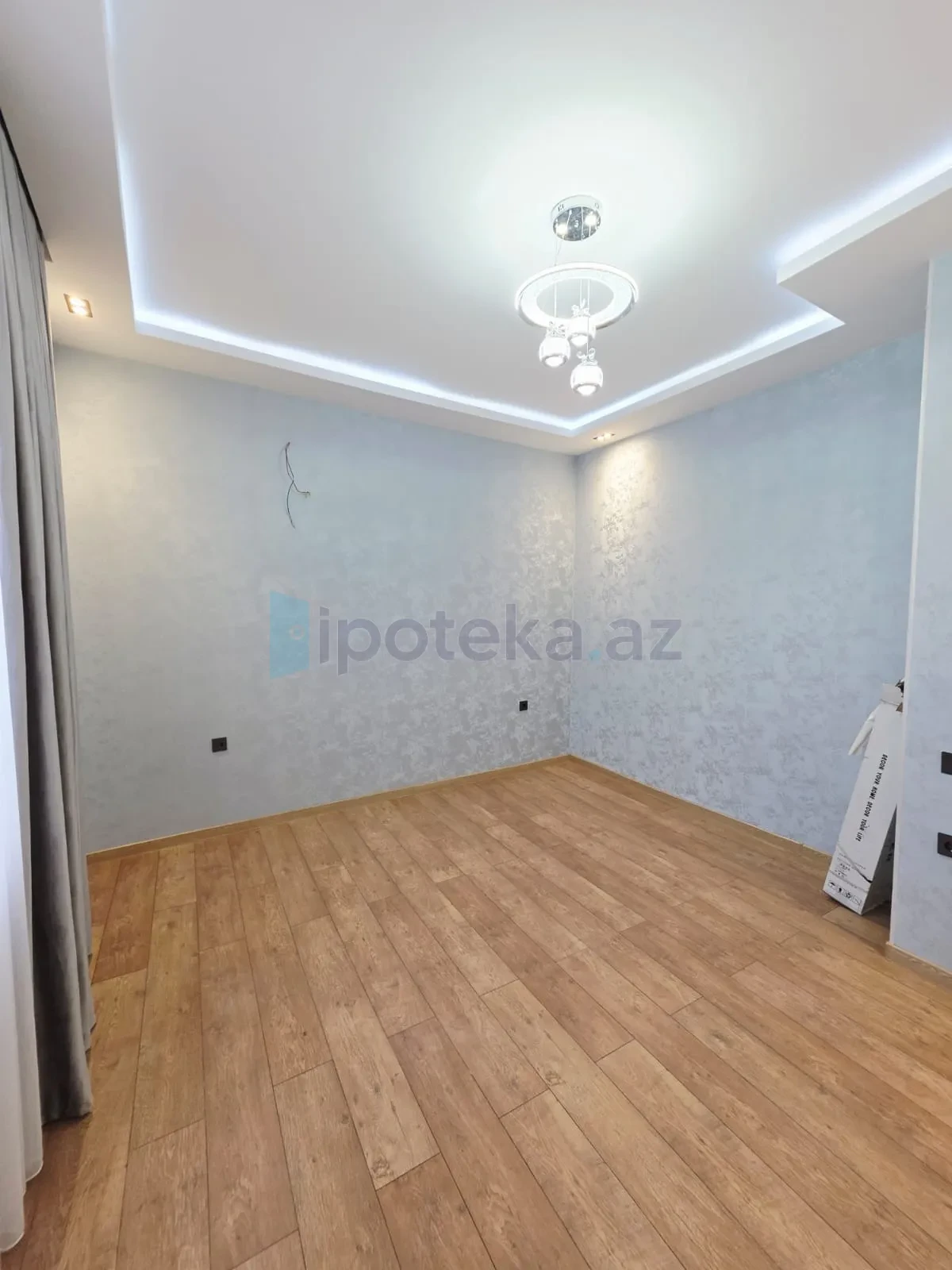 Satılır 4 otaqlı mənzil 170 m²