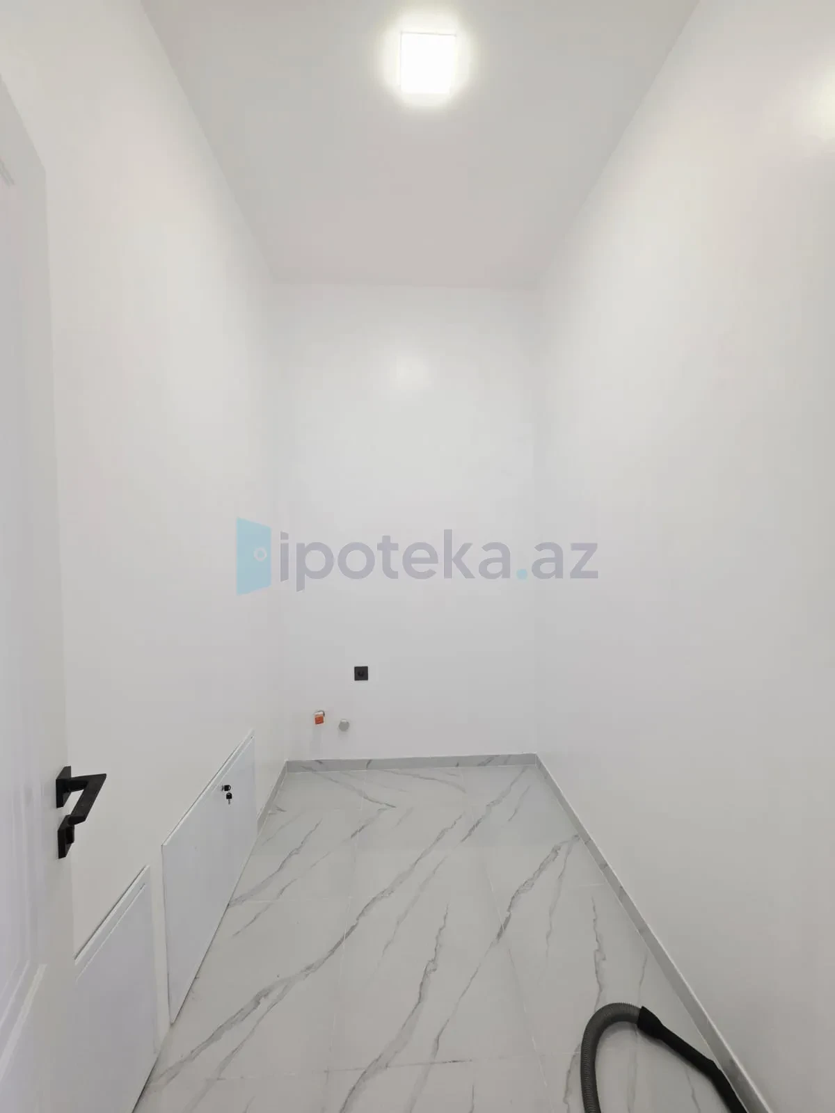 Satılır 4 otaqlı mənzil 170 m²