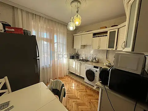 Satılır 3 otaqlı köhnə tikili 80 m²