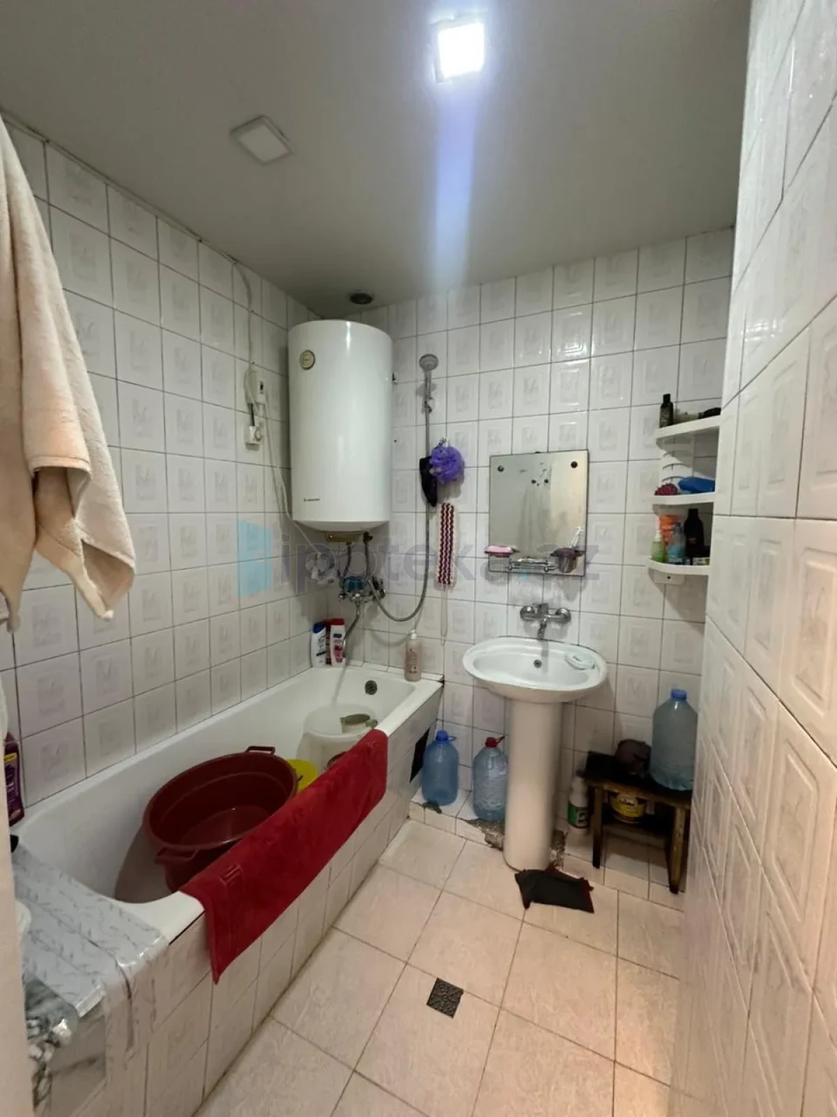 Satılır 2 otaqlı köhnə tikili 60 m²