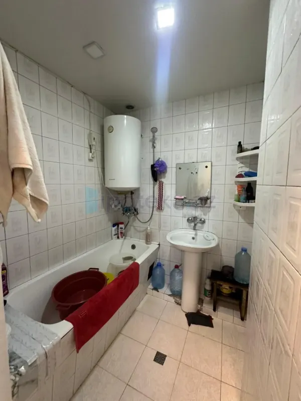 Satılır 2 otaqlı köhnə tikili 60 m²
