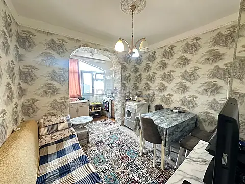 Satılır 2 otaqlı köhnə tikili 60 m²
