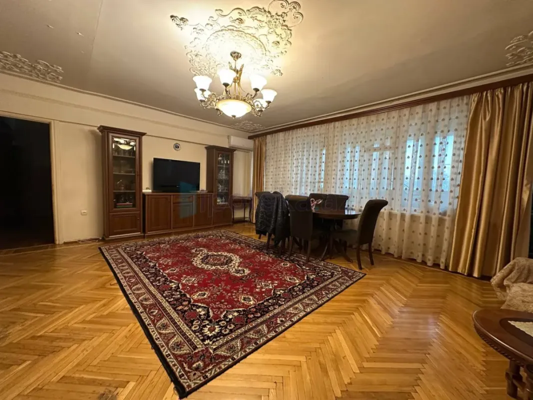 Satılır 4 otaqlı köhnə tikili 106 m²