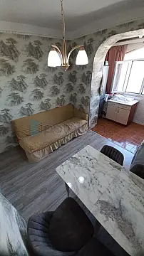 Satılır 2 otaqlı köhnə tikili 65 m²