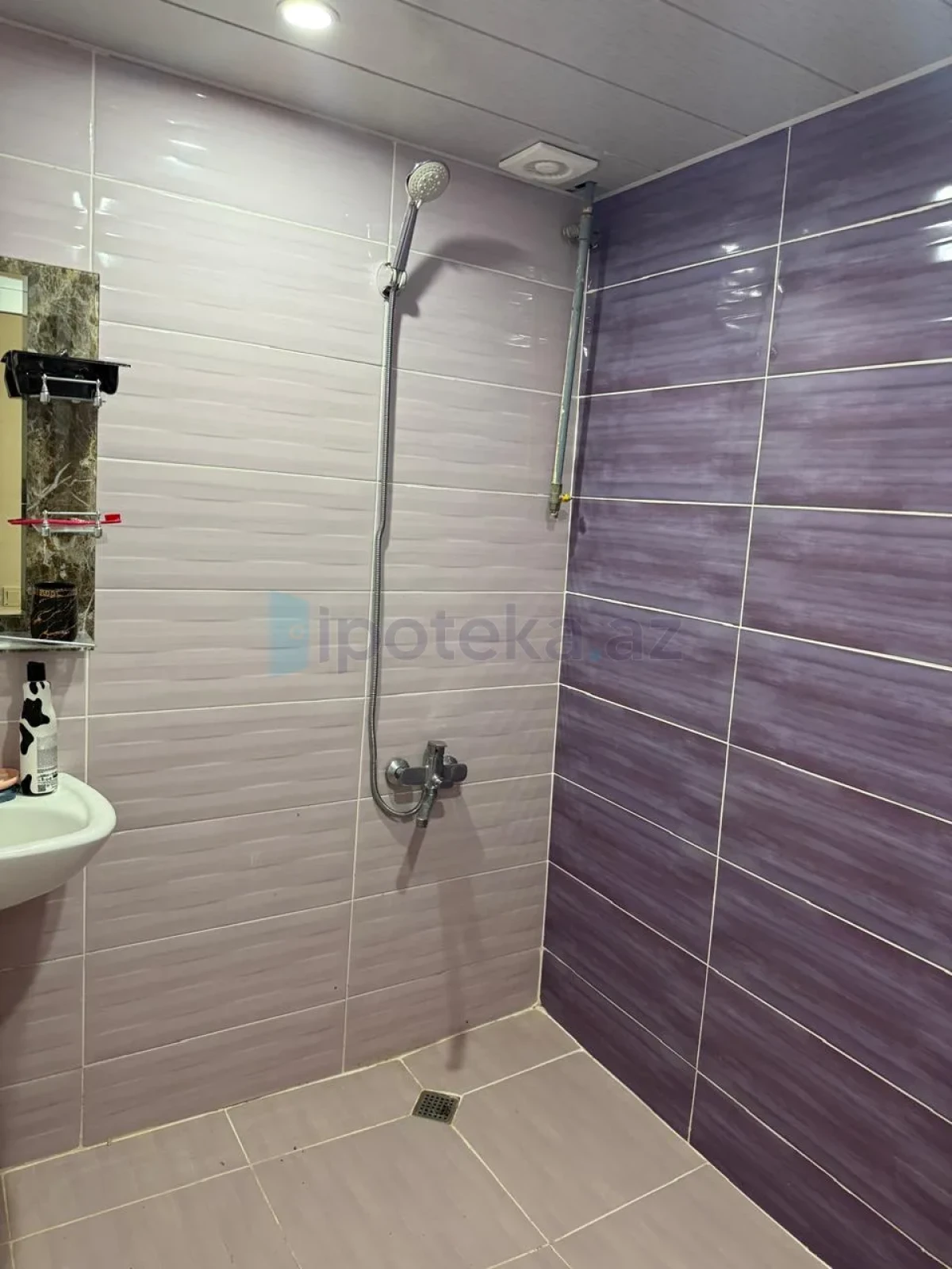 Satılır 2 otaqlı köhnə tikili 70 m²