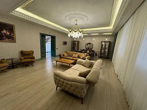 Satılır 7 otaqlı həyət evi 500 m² — Bakı, Novxanı 7 otaq 500.00 m²