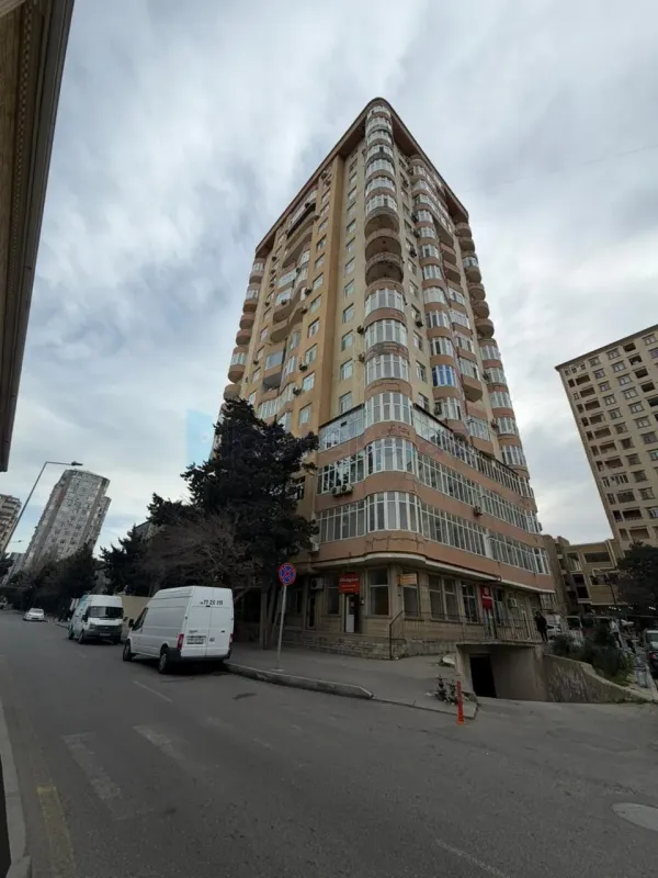 Satılır 3 otaqlı yeni tikili 105 m²