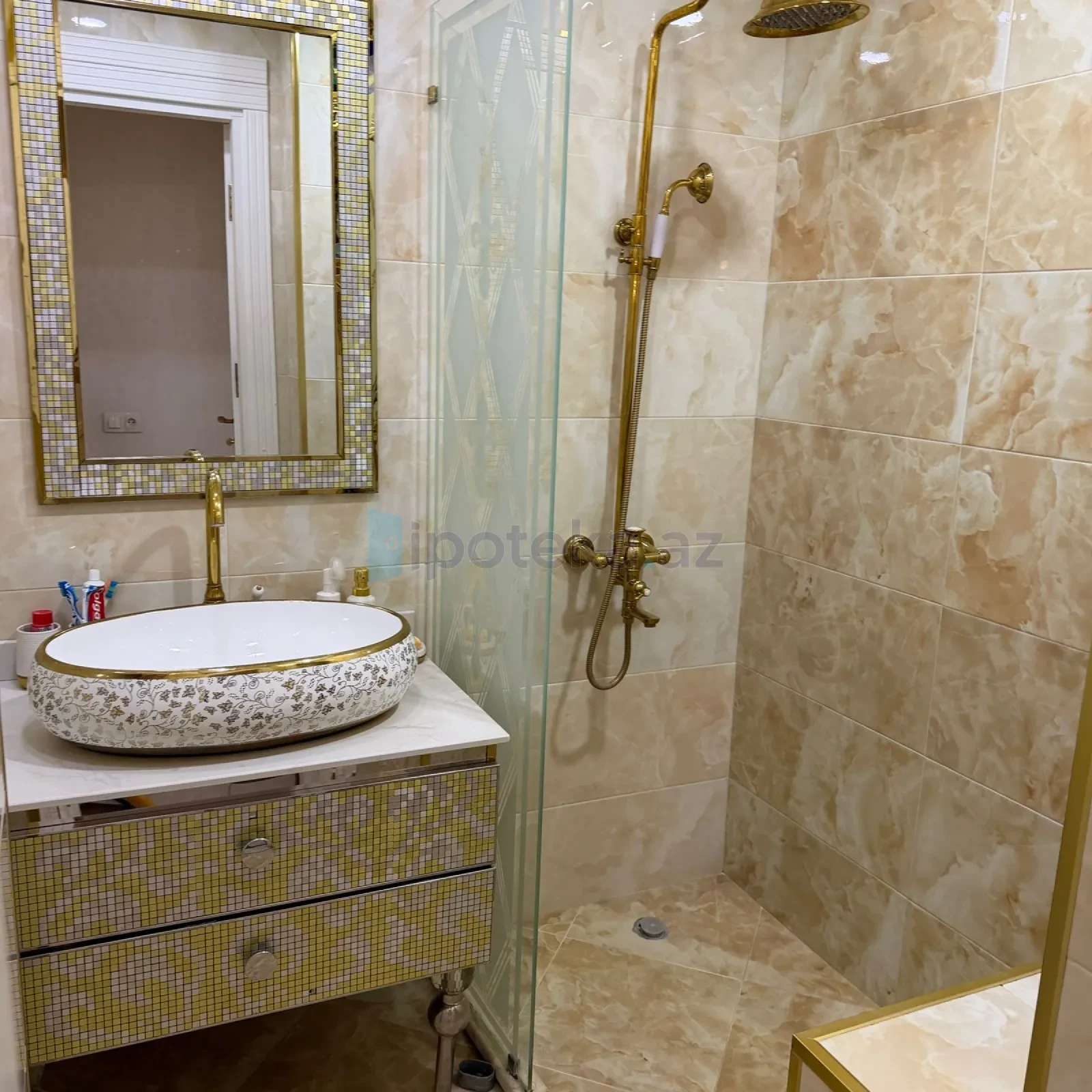 Satılır 3 otaqlı köhnə tikili 90 m²