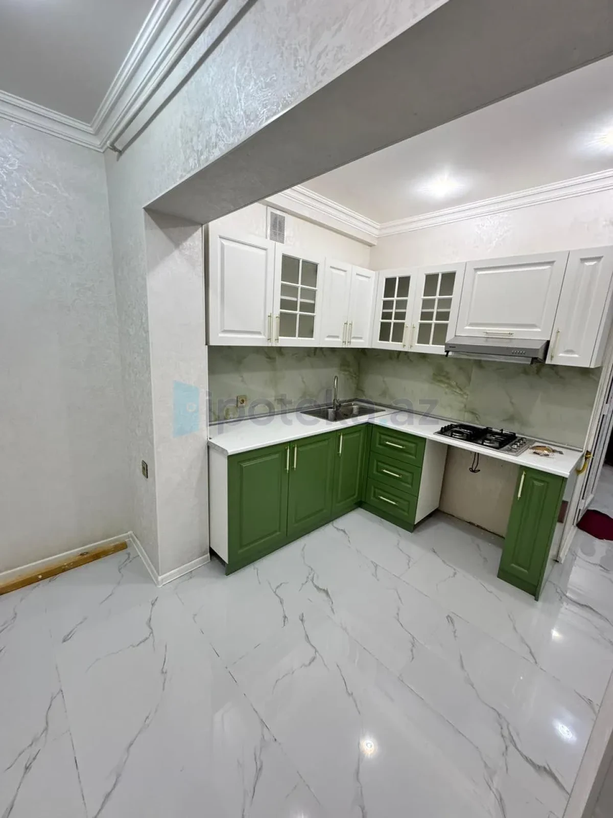 Satılır 3 otaqlı köhnə tikili 90 m²