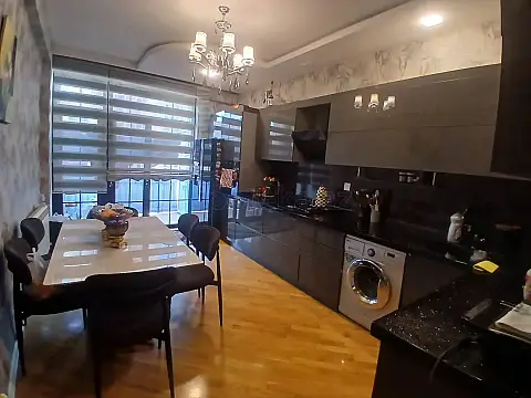 Satılır 4 otaqlı yeni tikili 188 m²