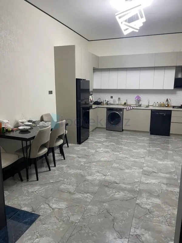 Satılır 5 otaqlı həyət evi 171 m²