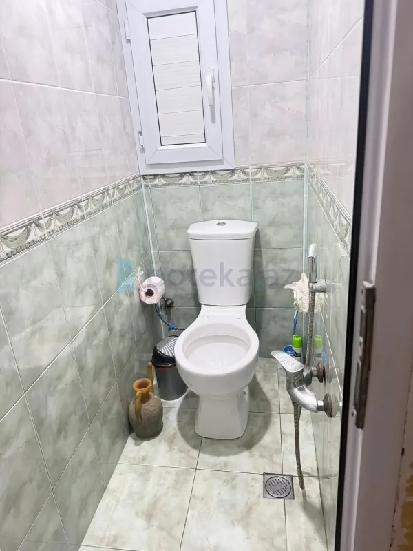 Satılır 4 otaqlı köhnə tikili 100 m²