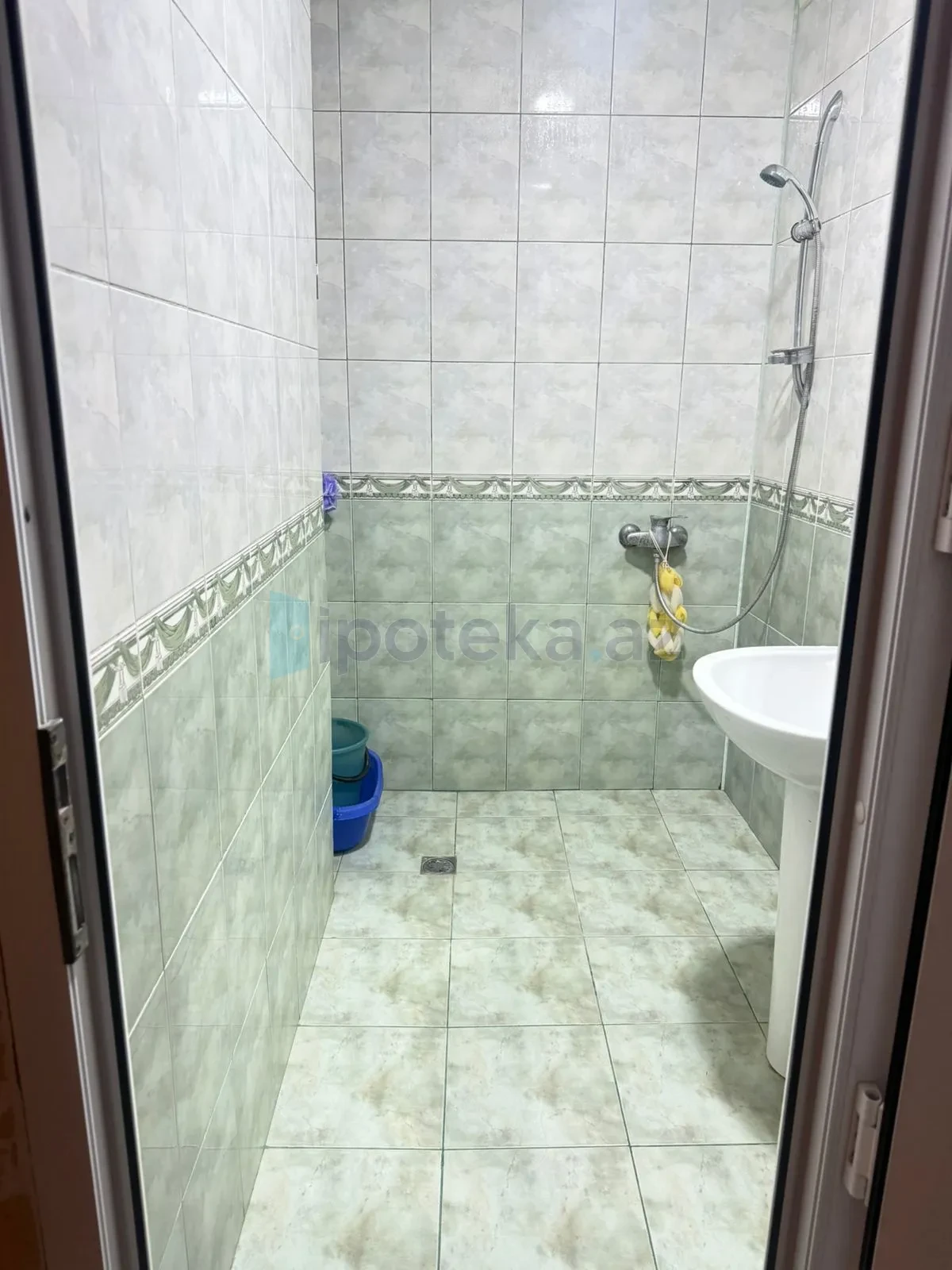 Satılır 4 otaqlı köhnə tikili 100 m²