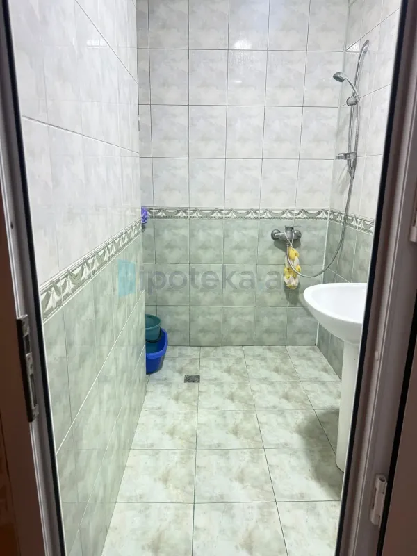 Satılır 4 otaqlı köhnə tikili 100 m²