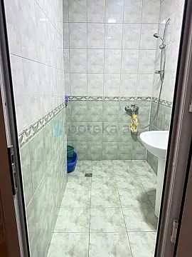 Satılır 4 otaqlı köhnə tikili 100 m²