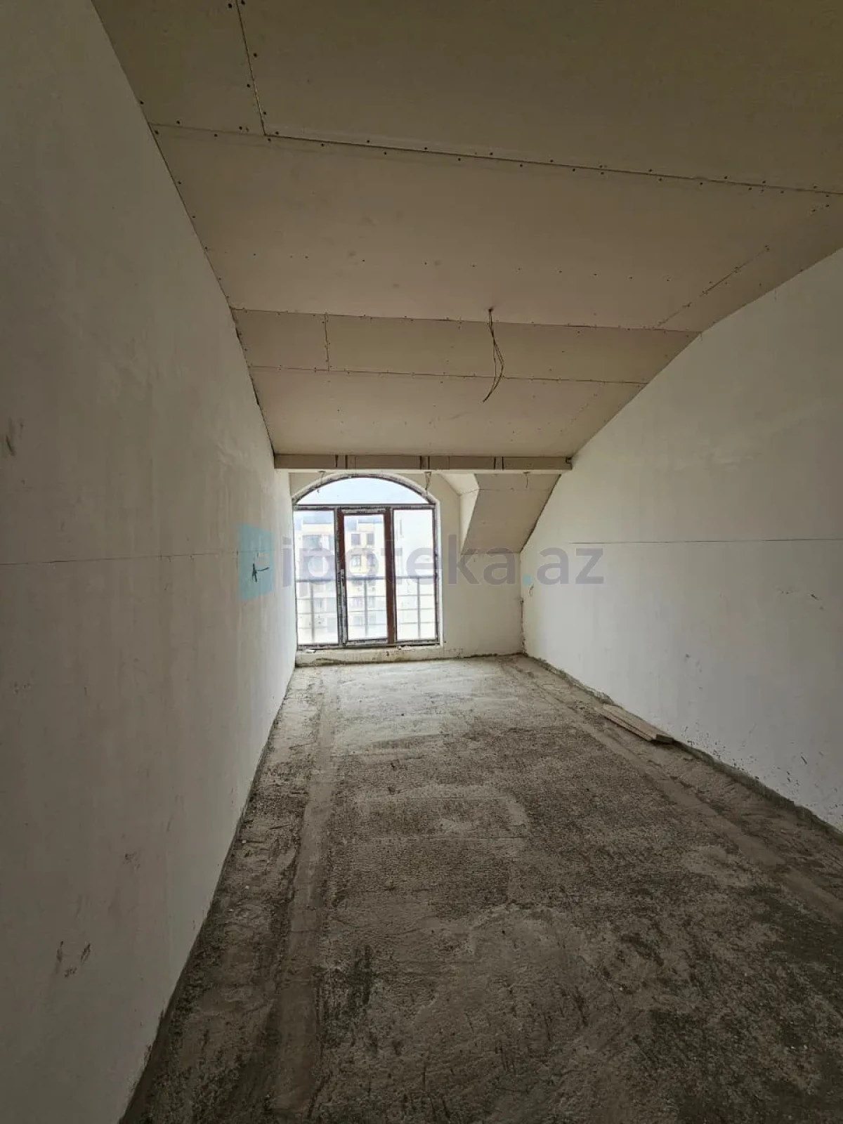 Satılır 3 otaqlı yeni tikili 82 m²