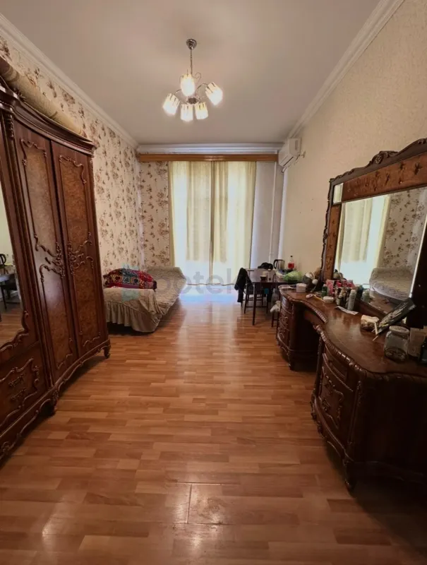 Satılır 2 otaqlı köhnə tikili 55 m²
