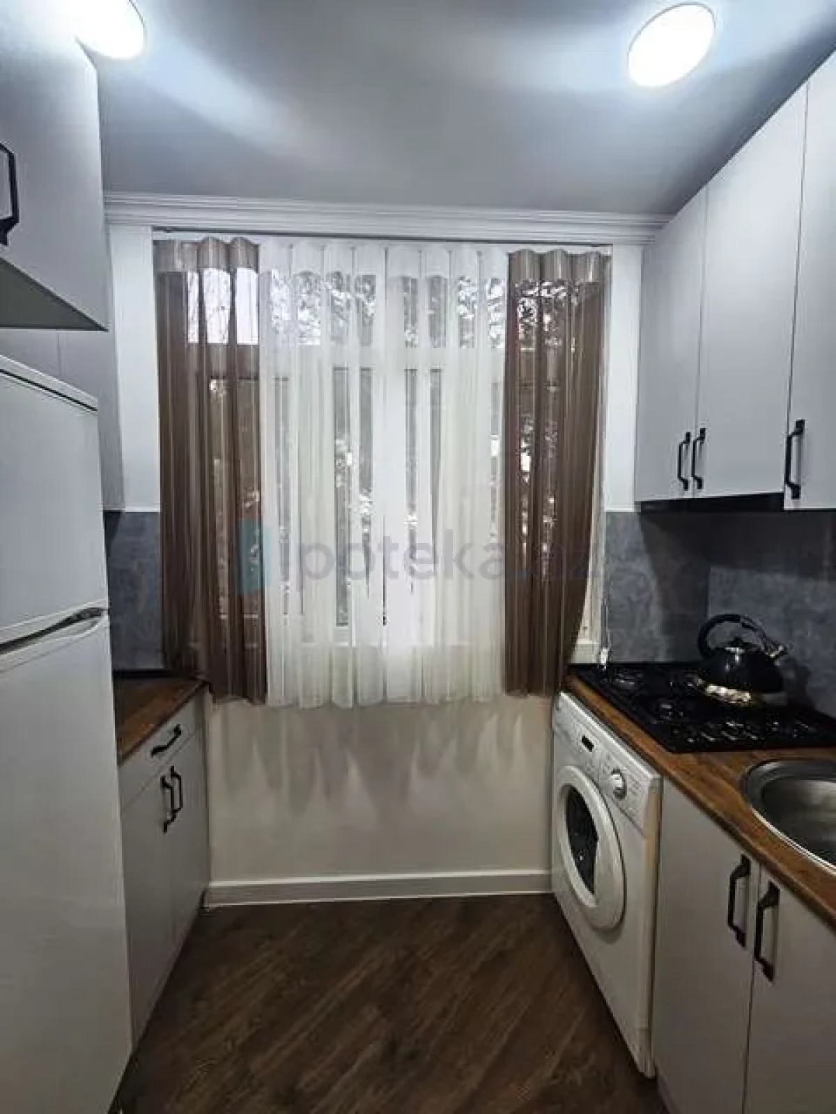 Satılır 2 otaqlı köhnə tikili 35 m²
