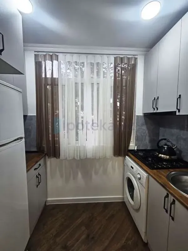 Satılır 2 otaqlı köhnə tikili 35 m²