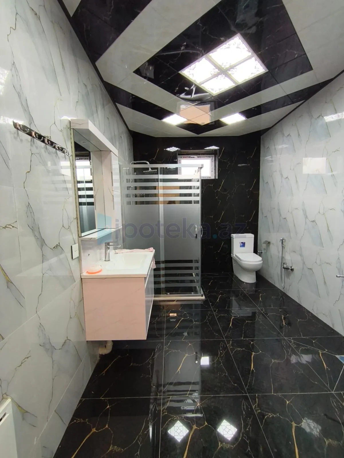 Satılır 6 otaqlı həyət evi 250 m²
