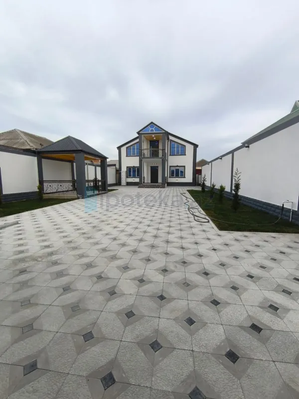 Satılır 6 otaqlı həyət evi 250 m²