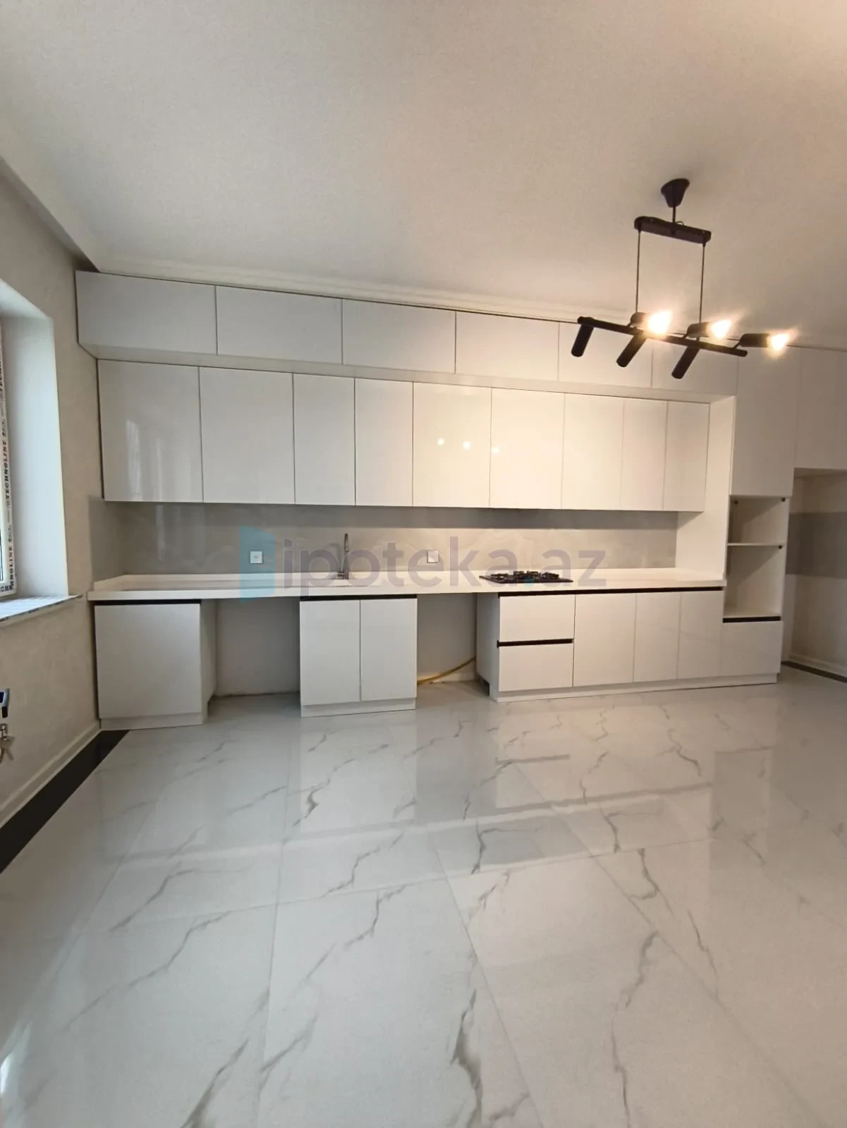 Satılır 6 otaqlı həyət evi 250 m²