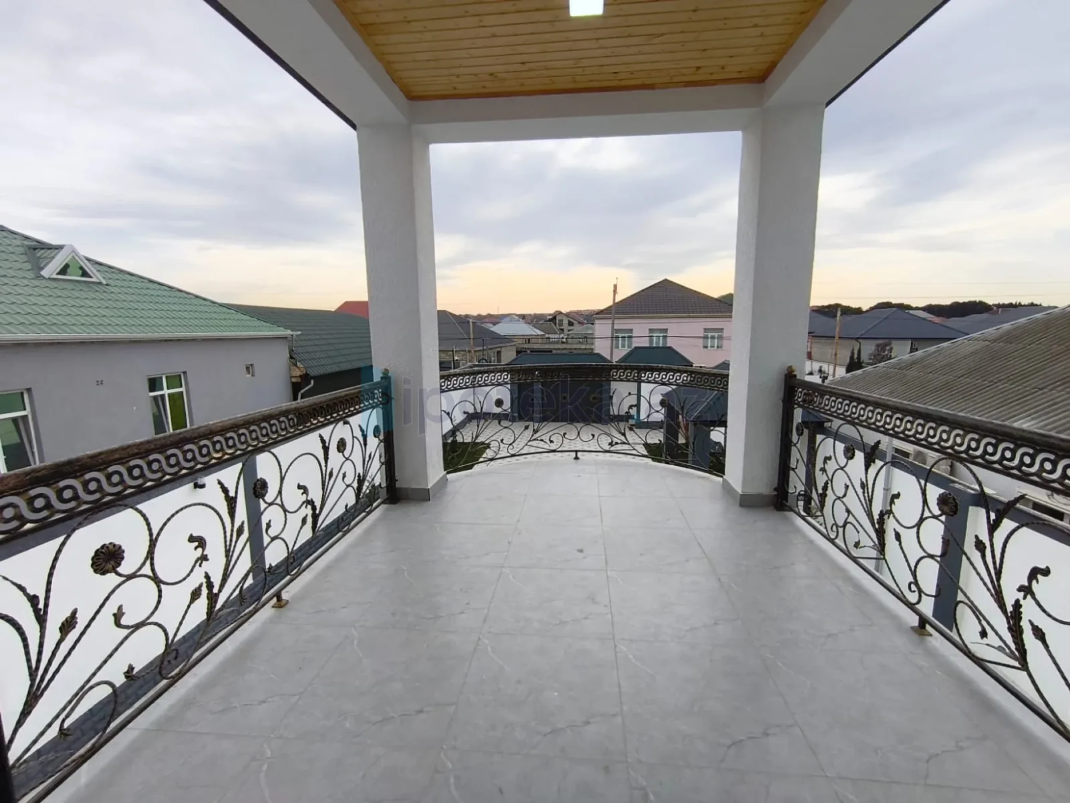 Satılır 6 otaqlı həyət evi 250 m²