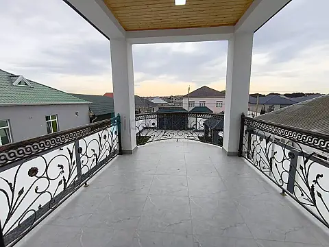 Satılır 6 otaqlı həyət evi 250 m²
