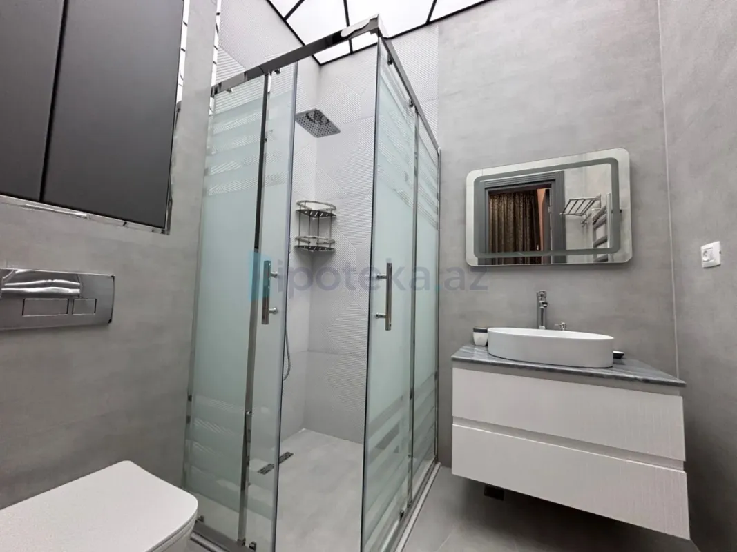 Satılır 4 otaqlı mənzil 200 m²