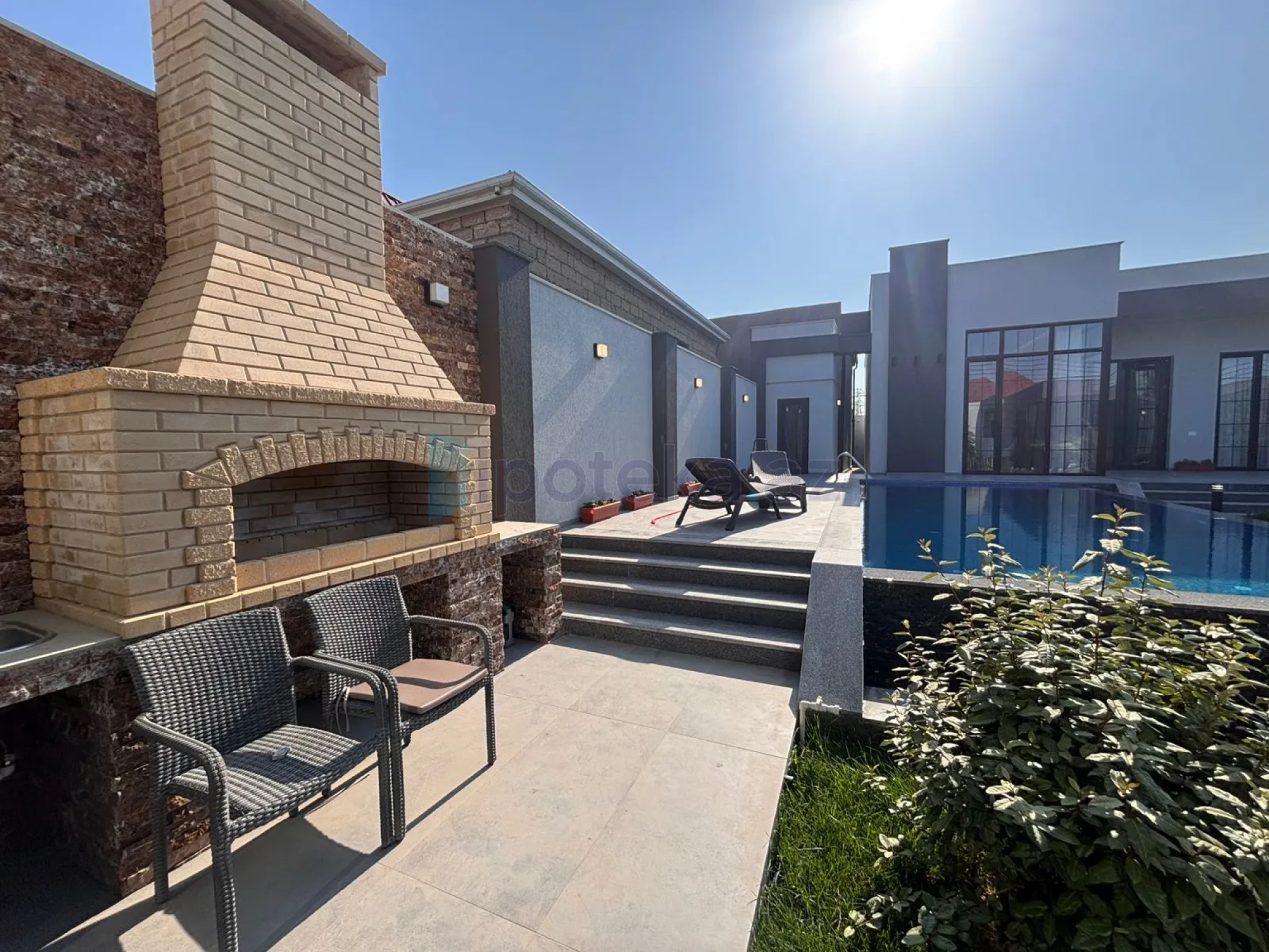 Satılır 4 otaqlı mənzil 200 m²