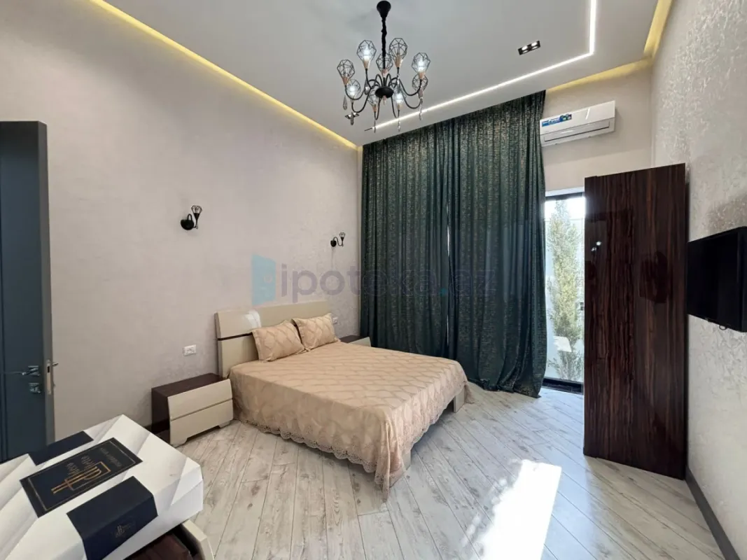 Satılır 4 otaqlı mənzil 200 m²