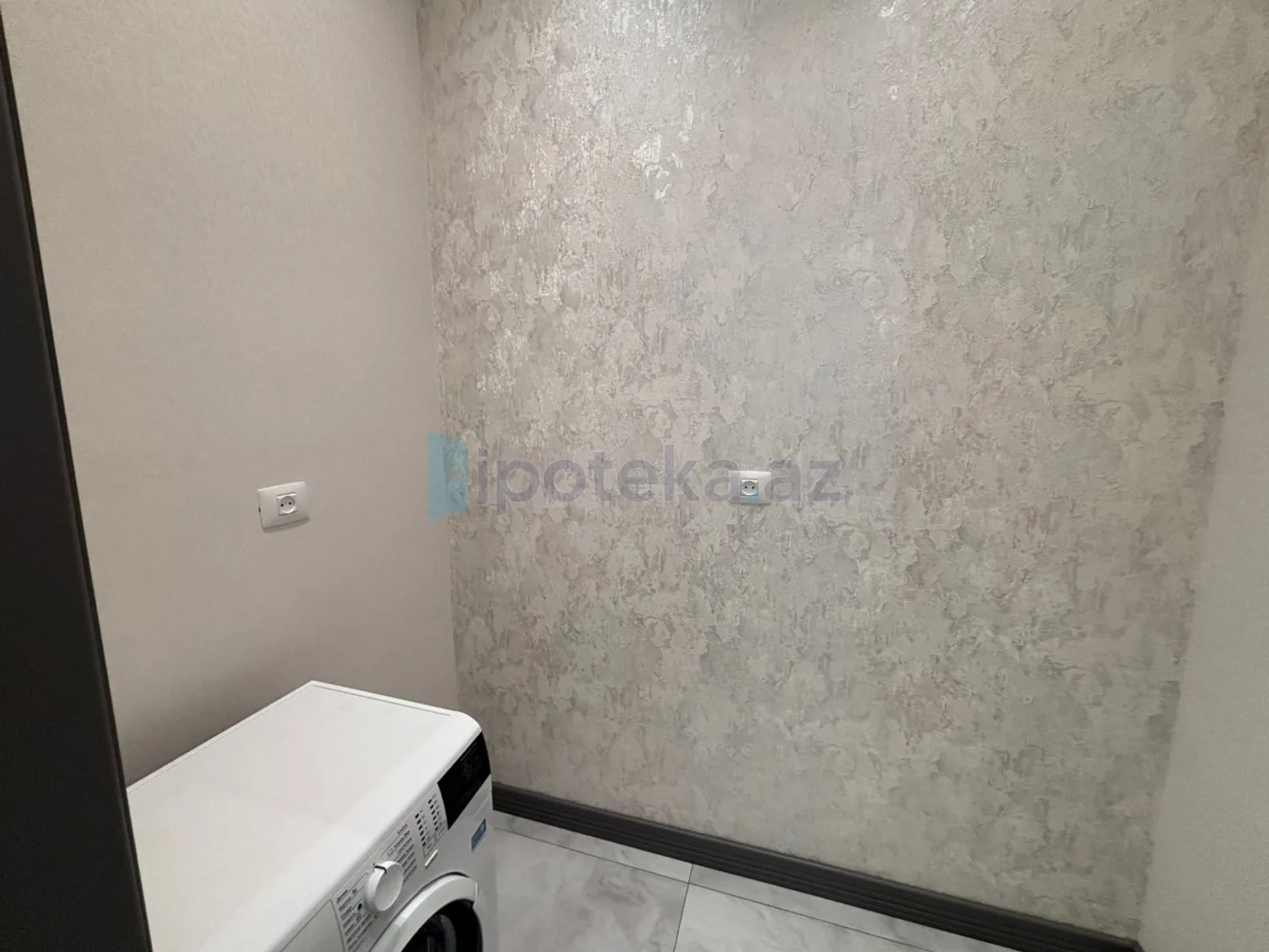 Satılır 4 otaqlı mənzil 200 m²