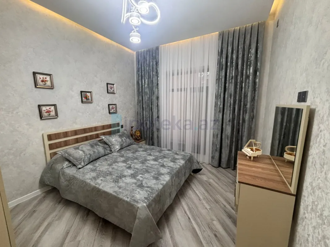 Satılır 4 otaqlı mənzil 150 m²