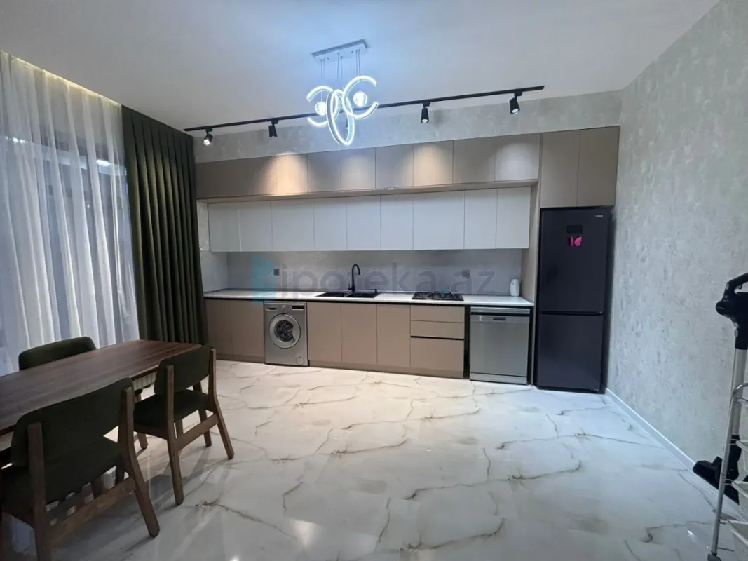 Satılır 4 otaqlı mənzil 150 m²