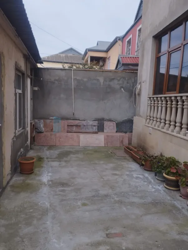 Satılır 5 otaqlı həyət evi 220 m²