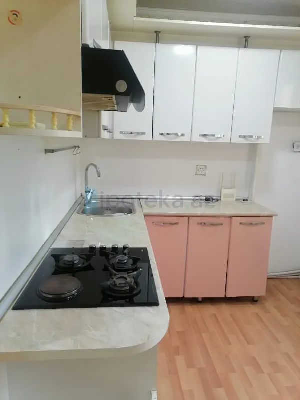 Satılır 2 otaqlı köhnə tikili 70 m²